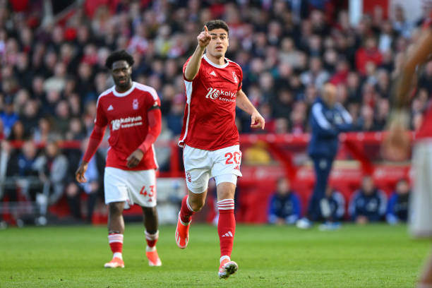 随着现代足 随着现代足