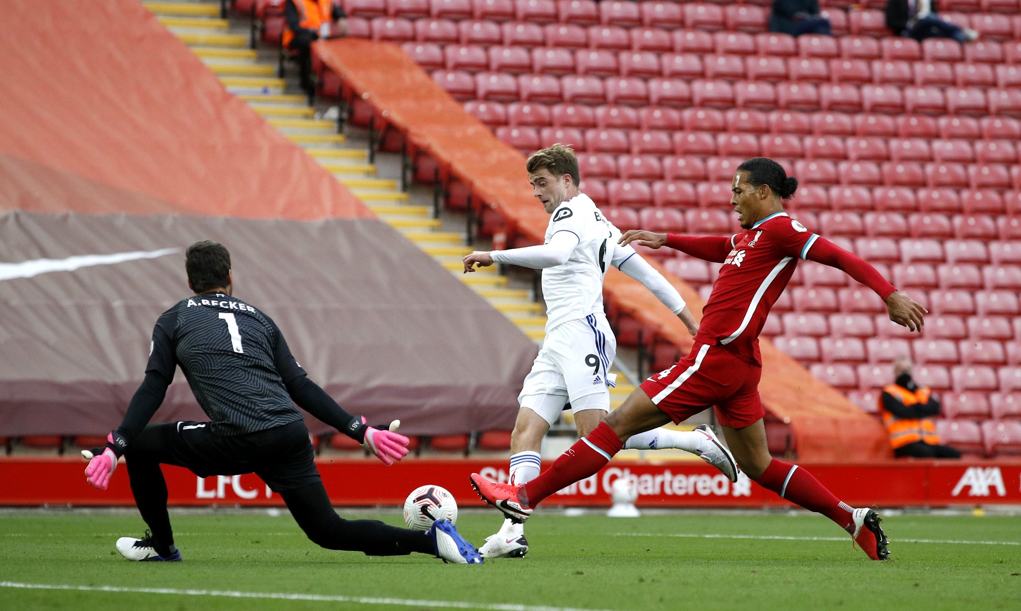 韩K战报：塞西尼亚、金珍洙均献传射，FC首尔2-2大邱FC.